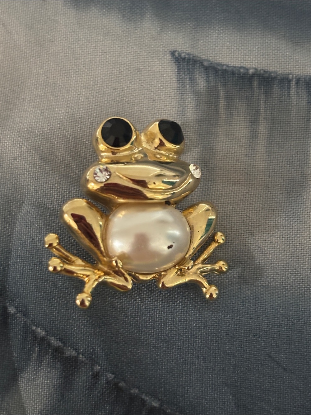 Vintage Gold Frog Brooch with Pearl Belly and Black Gem Eyes